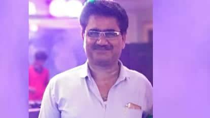 Lucknow: A depressed jeweler hanged himself in the courtyard of his house.