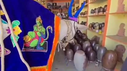 Khargone News: Nandi brought from Karnataka selects Shivling with devotees; locals call it a divine miracle