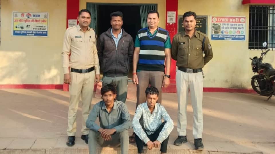 पुलिस की गिरफ्त में आरोपी