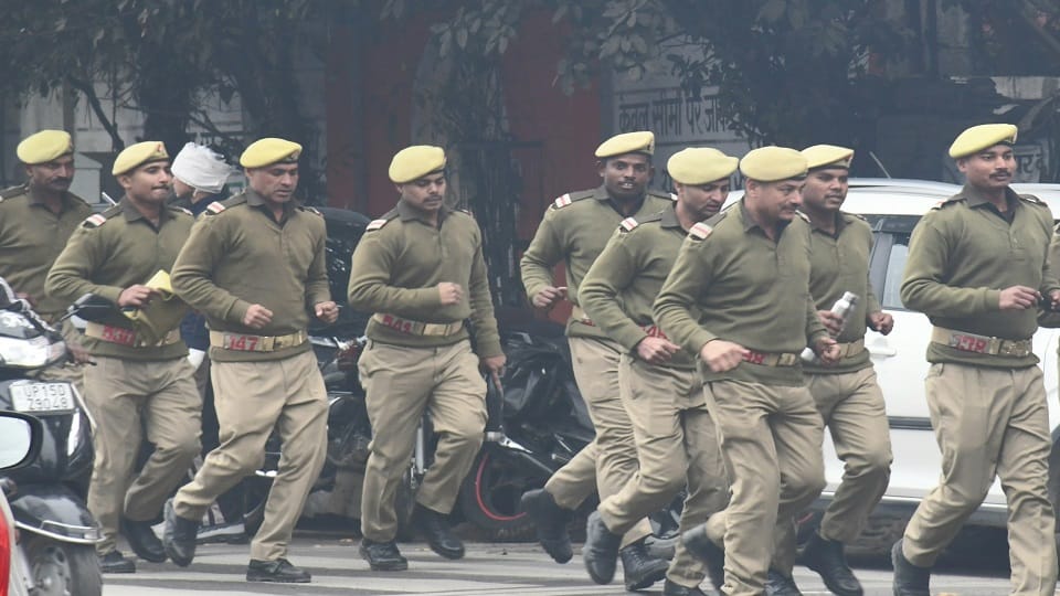 Meerut: SP MLC Kiranpal Kashyap stopped while going to Commissionerate, ruckus on the highway