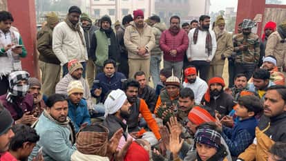 Budaun Clash Hindu organizations surround the police station