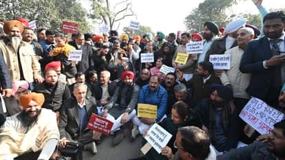 BJP workers protest Punjab CM residence in Chandigarh Sunil Jakhar and Ravneet Bittu taken into police custody