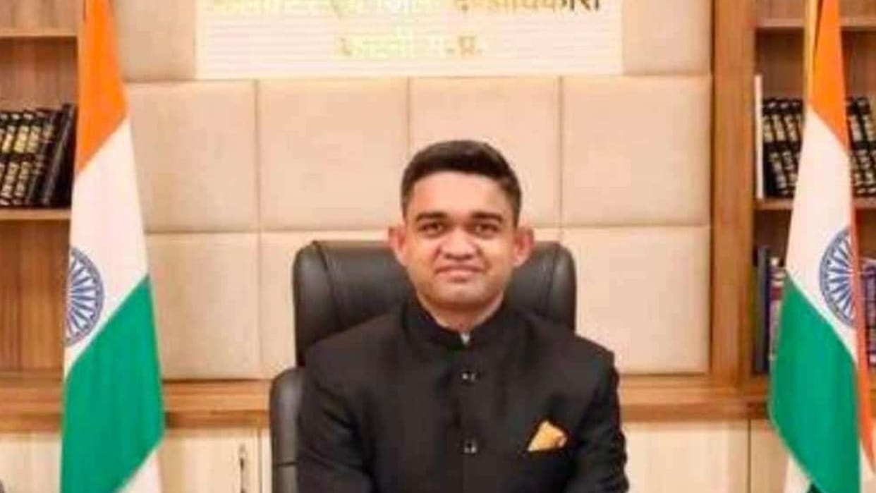 MP: A fake Facebook account created in the name of Dhar Collector Priyank Mishra news in hindi