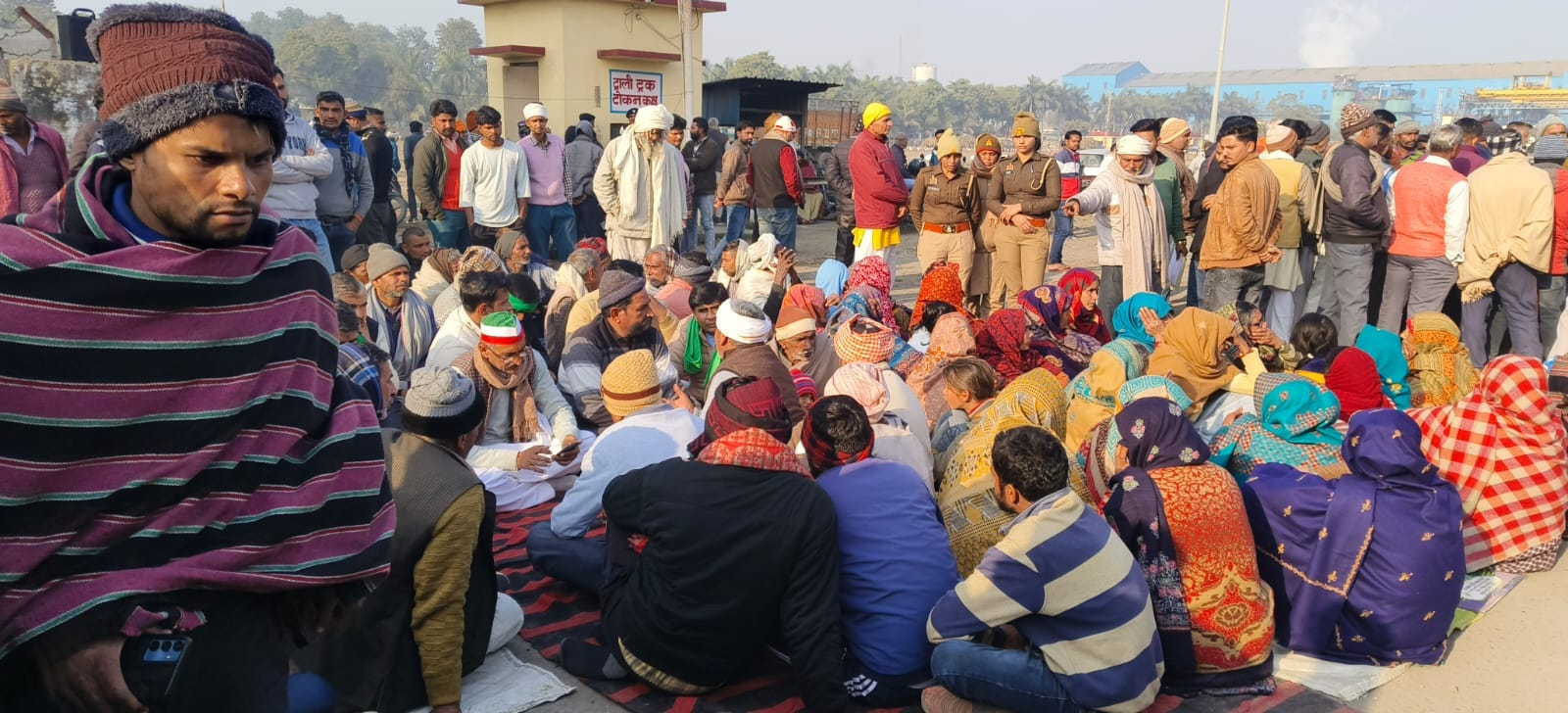 Bijnor: Truck Driver Found Dead Inside Cabin at Sugar Mill, Family Stages Protest