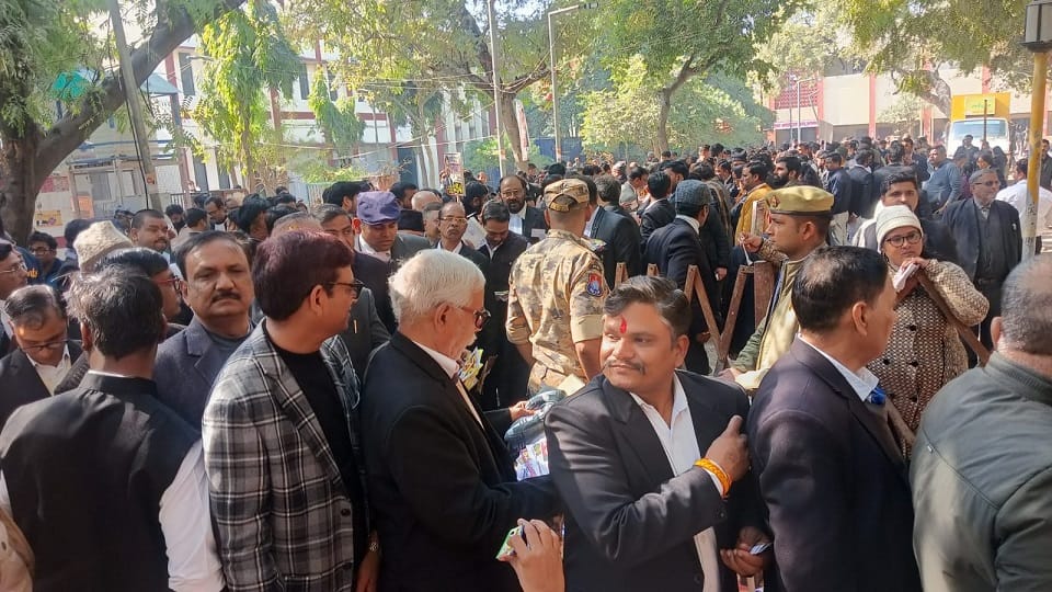 Voting is underway in Agra for Uttar Pradesh Bar Council elections