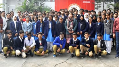Himveer and BSF jawans got acquainted with the journey of Amar Ujala in Bareilly