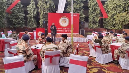 Himveer and BSF jawans got acquainted with the journey of Amar Ujala in Bareilly