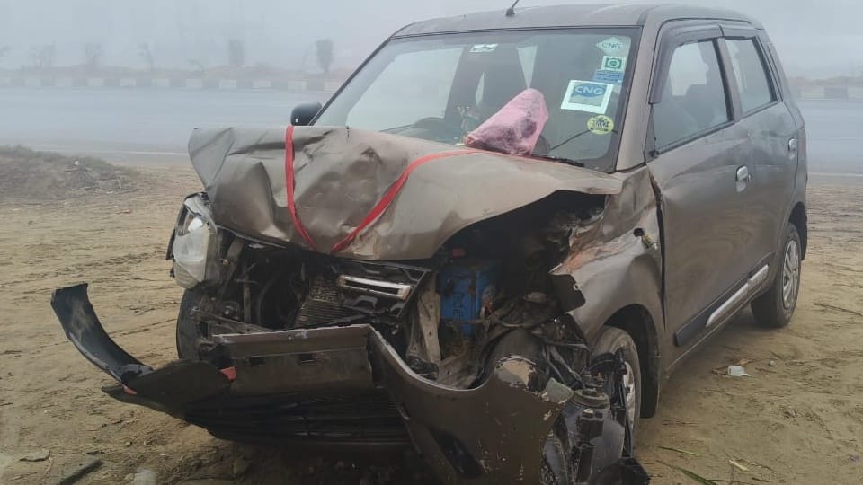 Dense fog causes chaos on the highway in Amroha; more than ten vehicles collide, six people injured