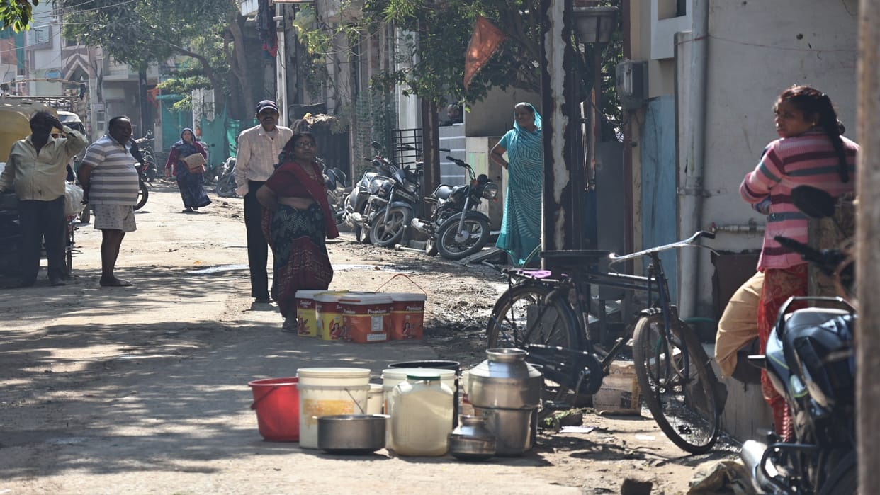 Indore: Tea is now being made from mineral water to win the trust of customers, giving up tap water.