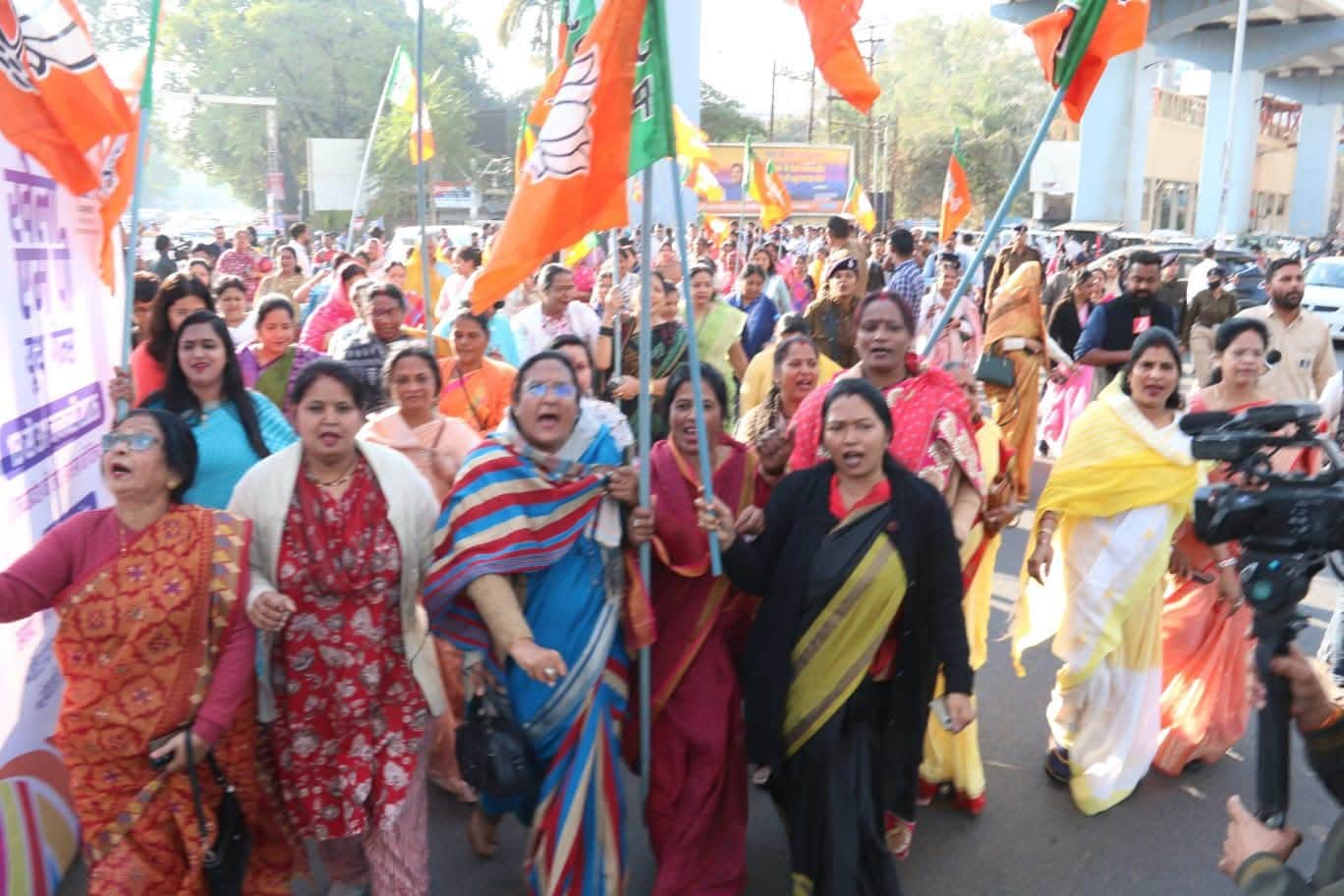 भोपाल में बरैया के बयान के विरोध में महिलाओं का प्रदर्शन