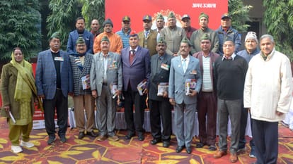 Himveer and BSF jawans got acquainted with the journey of Amar Ujala in Bareilly