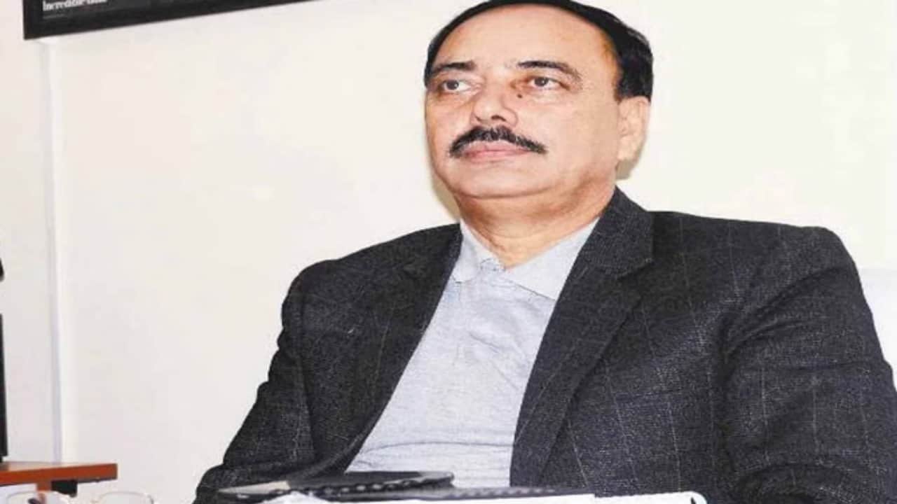 पूर्व डीआईजी विनोद धवन(फाइल)।