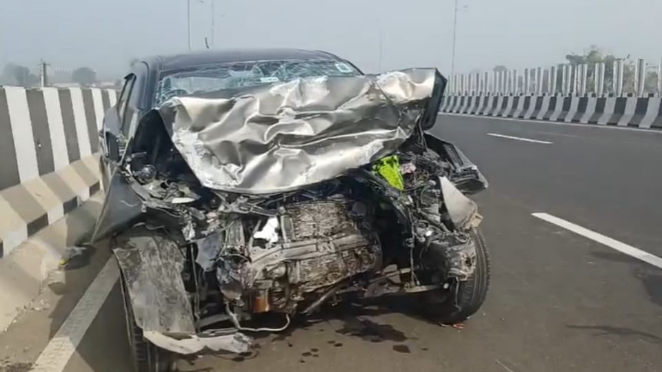 Accident In Baghpat: Two Cars Collide on Delhi–Dehradun Highway Due to Dense Fog, Six Injured