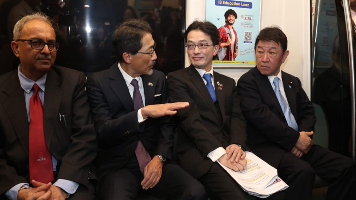 Japanese FM Toshimitsu Motegi takes a ride on the Delhi Metro India Japan News in Hindi