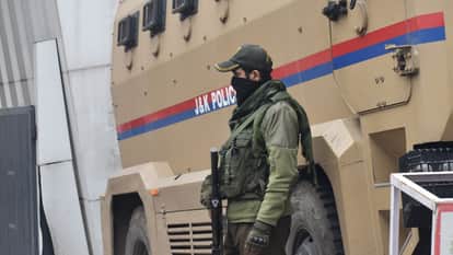 Two interstate smugglers arrested with eight kg of narcotics