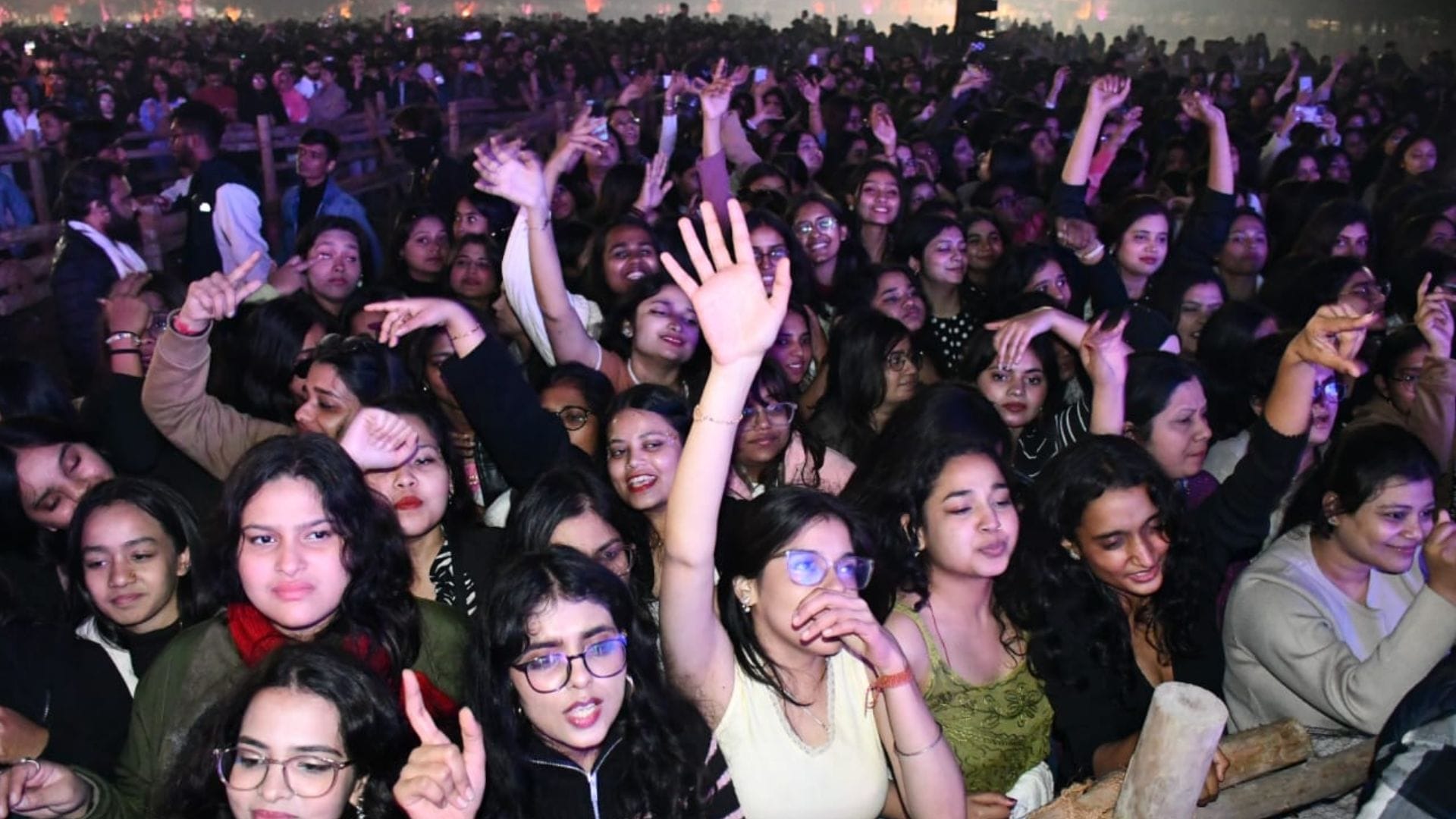 Kashi Yatra 2026 IIT BHU students danced enthusiastically to Mohit songs Masakali and Sadda Haq in varanasi
