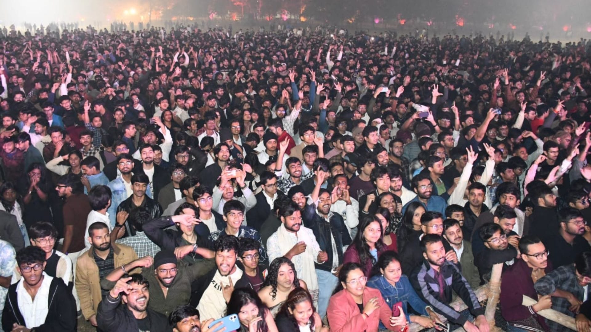 Kashi Yatra 2026 IIT BHU students danced enthusiastically to Mohit songs Masakali and Sadda Haq in varanasi