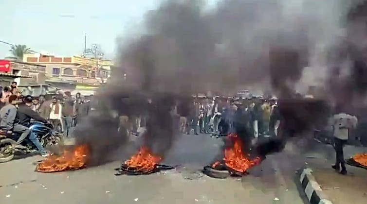 Violence erupts again in Murshidabad, NH-12 and railway tracks blocked over migrant workers' issue