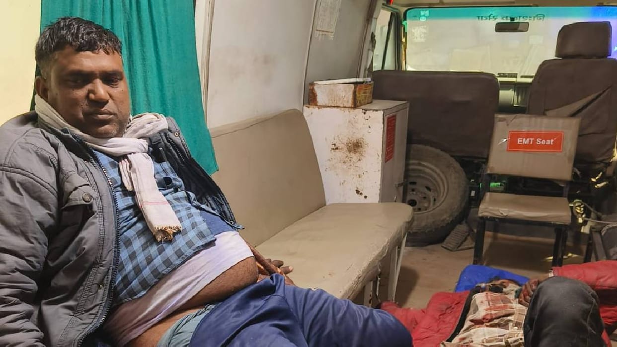Sultanpur: Due to fog, a pickup truck carrying laborers collided with a truck on the Purvanchal Expressway; tw