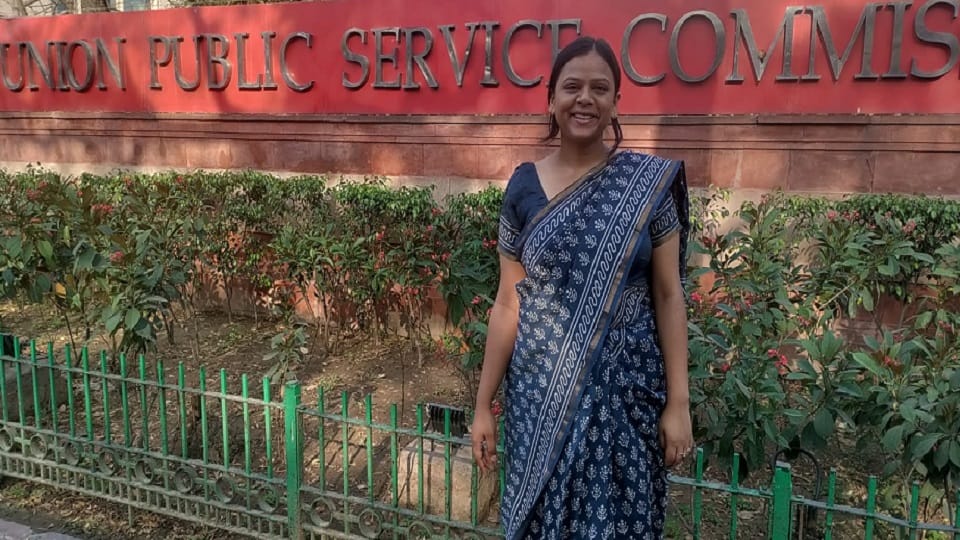 Shivani Arya became an officer of the Indian Information Service