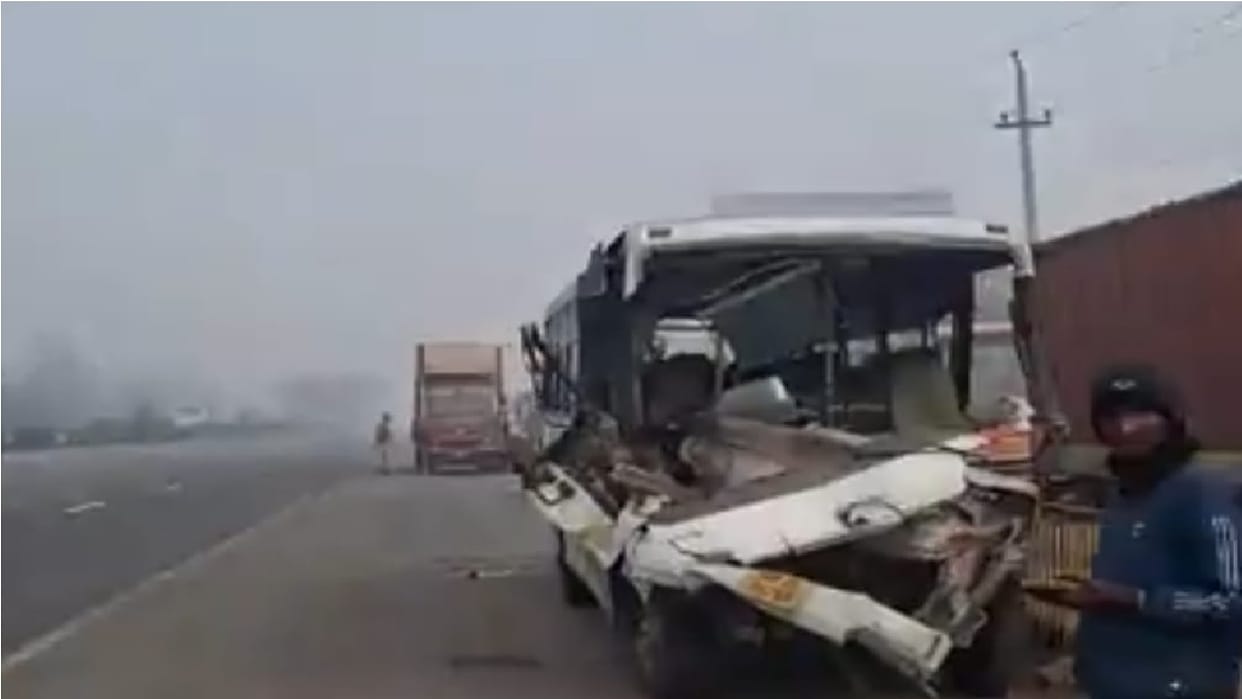 Liberty bus and several other vehicles collided after truck driver applied brakes in karnal