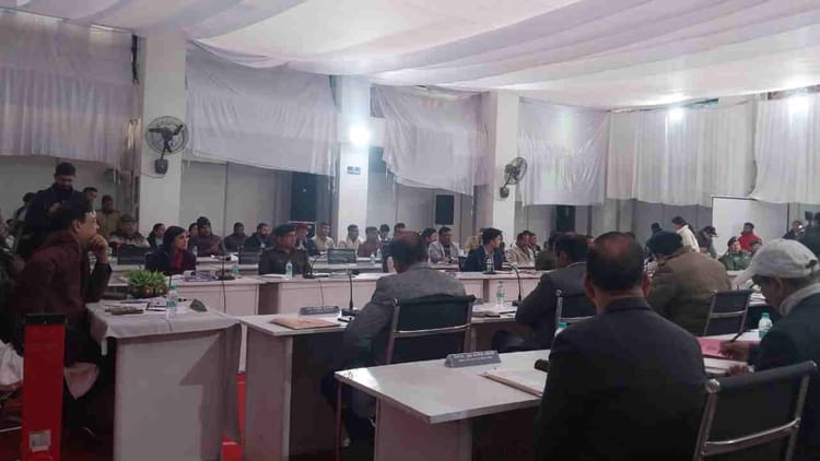 Uttarakhand: बदरी-केदारनाथ समेत चारों धामों में अब नहीं ले जा सकेंगे फोन, रील-ब्लॉग से बढ़ते विवादों पर सख्ती