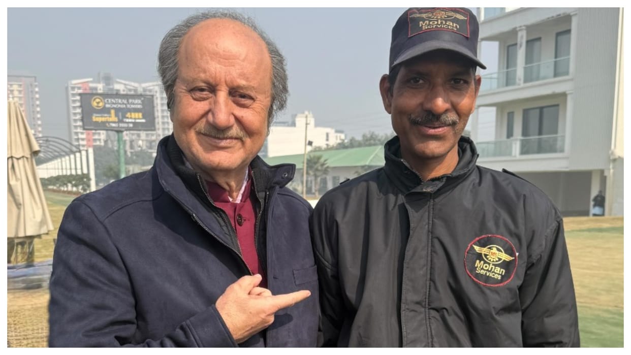 actor anupam kher gifts smartphone to his watchman dharmendra video viral on social media