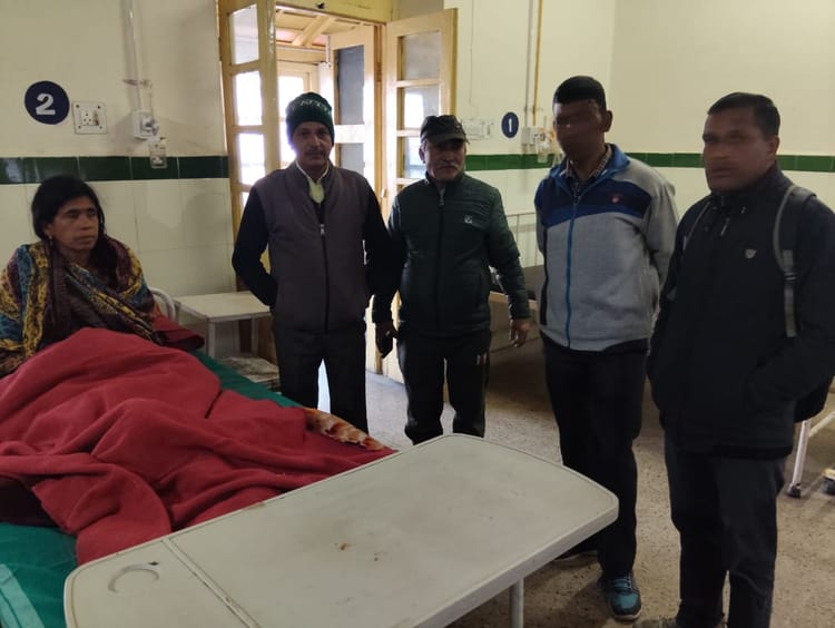 Leopard Attack: रतकोटी गांव में घास काटने गई महिला पर गुलदार ने किया हमला, बुरी तरह किया घायल