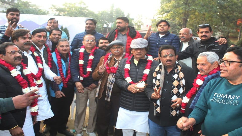 Meerut: Four BJP councilors won, rebel Sanjay Saini also won again, know who else hoisted the flag of victory
