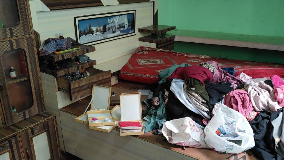 Thieves entered house in Raebareli stealing cash and jewellery worth 1.5 million rupees police investigating