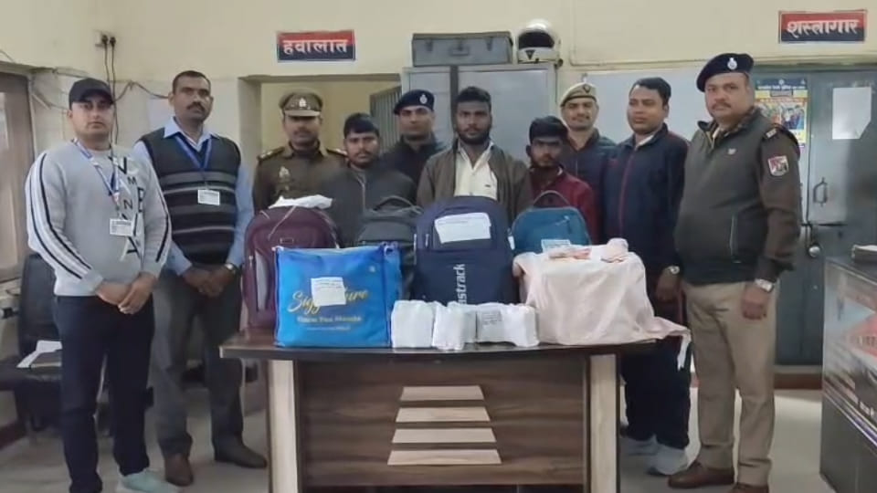 Kanpur: Liquor Smugglers Caught While Transporting Alcohol to Bihar