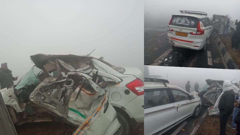 Several vehicles collided in dense fog in Hapur