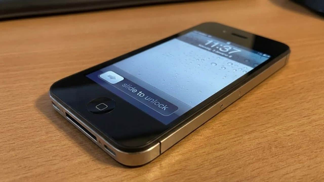 why gen z started using iphone 4 again nostalgia and security risks