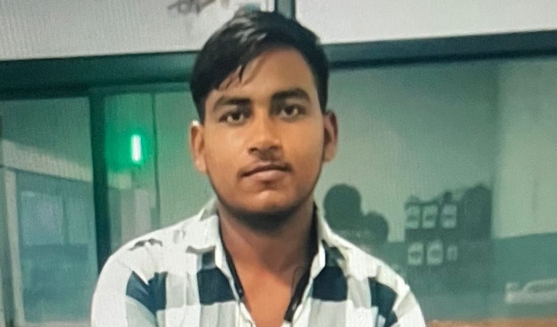Auraiya body of young man was found hanging from noose on neem tree police have sent body for post mortem