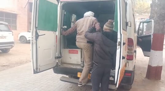 Kanpur Accident Bolero carrying devotees overturned in ditch seven members of same family injured