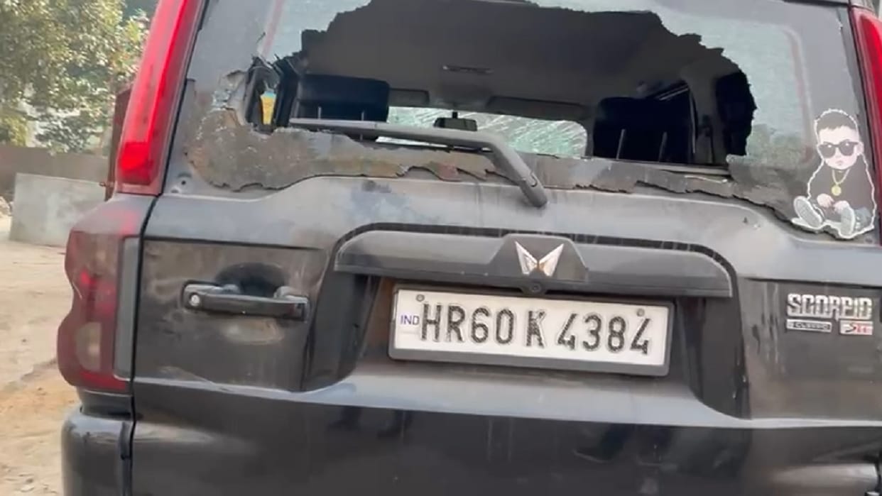 Bolero car vandalized, youths attacked with axes after being surrounded in a Scorpio in Hisar