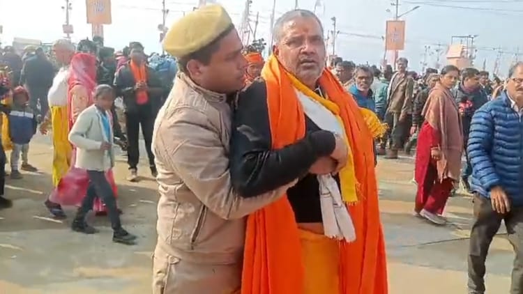 Magh Mela Snan Live:शंकराचार्य अविमुक्तेश्वरानंद को संगम जाने से रोका गया, साधुओं से पुलिस ने की धक्का-मुक्की – Prayagraj Magh Mela Live Updates: Mauni Amavasya Triveni Sangam Snan Photo Video News In Hindi