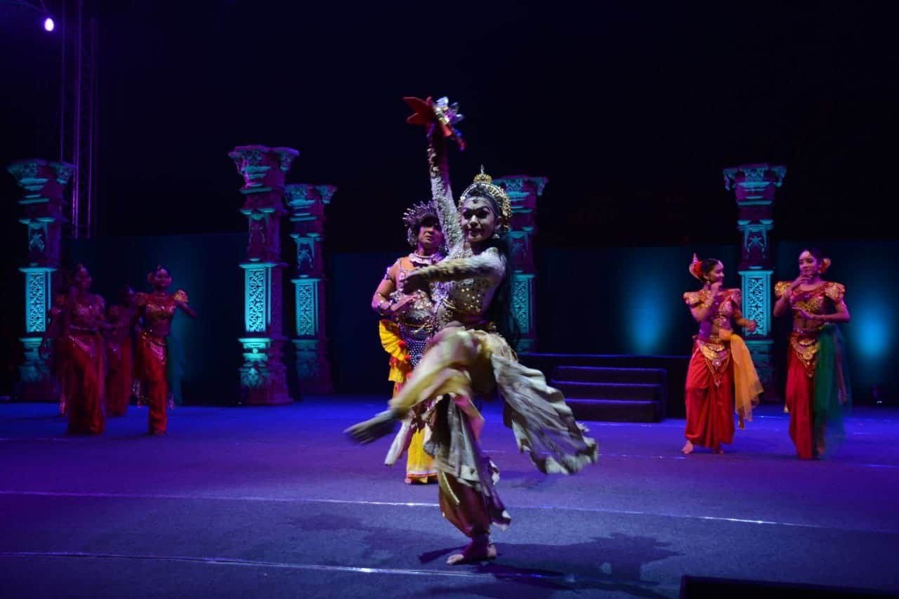 महाभारत समागम में प्रस्तुति देते कलाकार