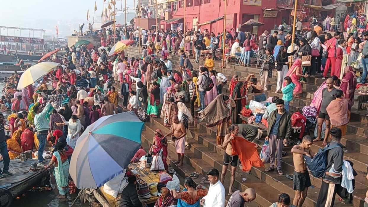 Mauni Amavasya People observed silence while bathing in Ganges followed by charitable donations