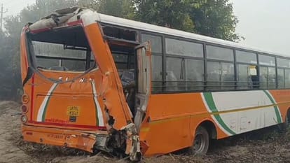 Twenty vehicles collided on Lucknow Delhi highway in Bareilly due to dense fog