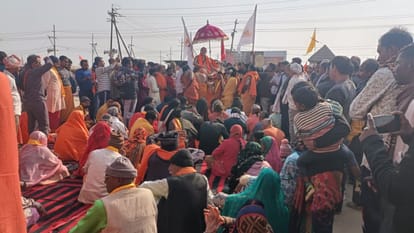 Prayagraj Magh Mela Shankaracharya Avimukteshwarananda's chariot was prevented from entering the Sangam