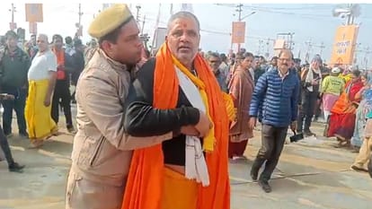 Prayagraj Magh Mela Shankaracharya Avimukteshwarananda's chariot was prevented from entering the Sangam