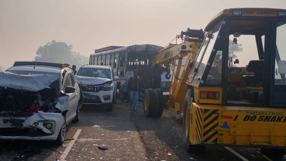 राजपुरा में भीषण हादसा: PRTC बस और कई गाड़ियों में टक्कर, वाहनों के उड़े परखच्चे, कई घायल, मची चीख-पुकार PRTC bus and several other vehicles collided in Rajpura many injured