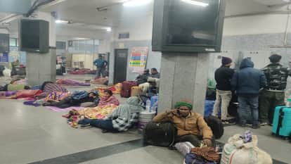 Delhi Weather: Train journey becomes a nightmare in winter