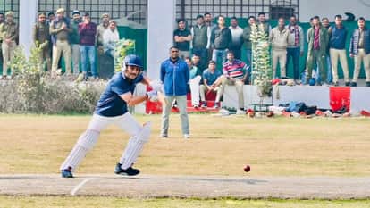 police line cricket ground Varuna Zone won practice match and Commissioner of Police scored 23 run in varanasi