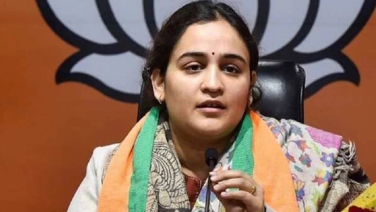 यूपी: सैफई पहुंची अपर्णा यादव, बोलीं- 2027 विधानसभा चुनाव अहम, सीट का फैसला पार्टी नेतृत्व करेगा