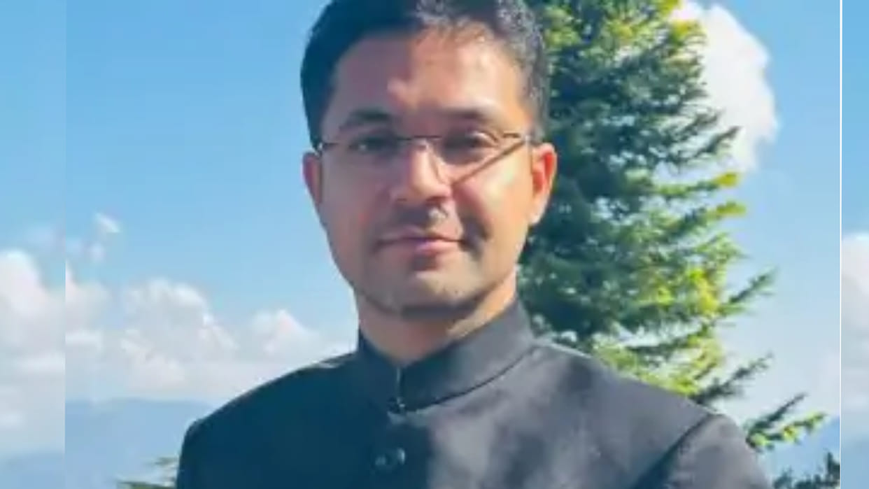 MP News: Following a complaint, Ashoknagar Collector Aditya Singh has been removed, and Saket Malviya has been