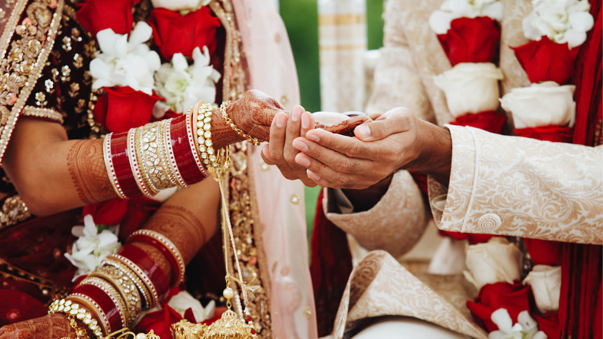 Groom did such a thing in the mandap suddenly pandit ji left from here video goes viral