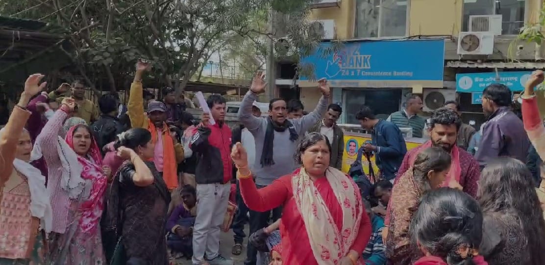 Bhopal News: Only ₹5,000 salary even after 20 years of service! Part-time employees express anger, gherao DPI