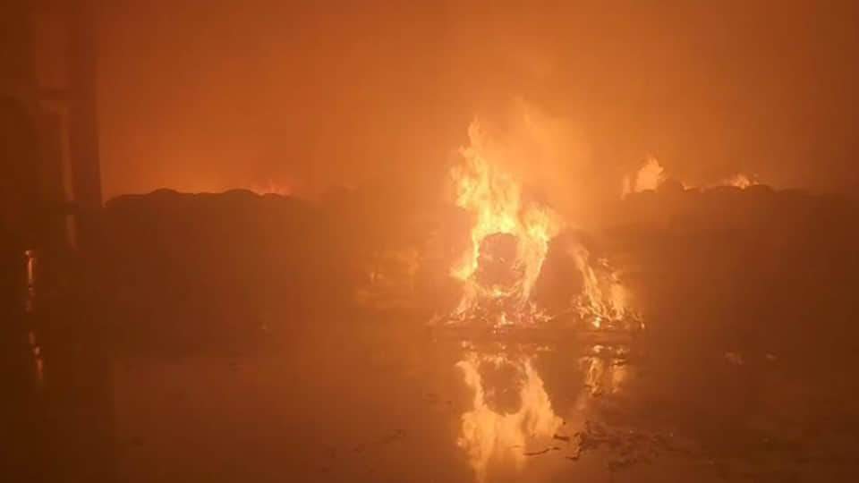 फैक्टरी में लगी आग